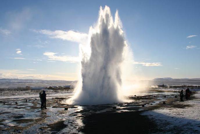 Strokkur间歇泉每5-7分钟喷发一次 间歇泉