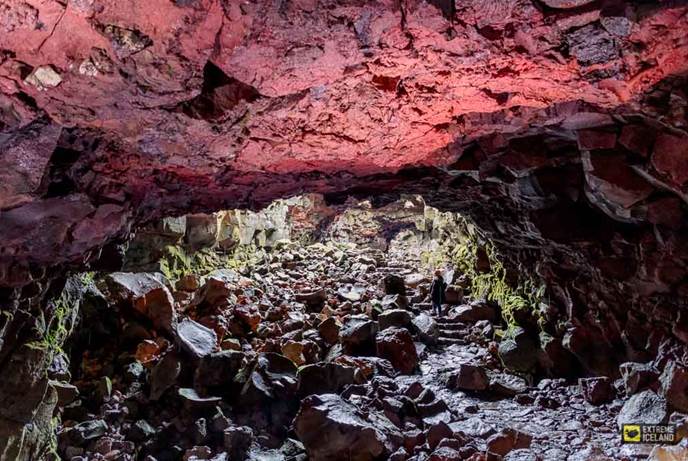 900米熔岩隧道正等待这您的发掘 火山岩洞内部