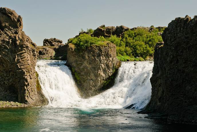 Hjálparfoss瀑布 助泉