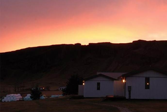 晚霞伴着夜幕降临至Adventure Hotel Geirland 晚霞伴着夜幕降临至Adventure Hotel Geirland